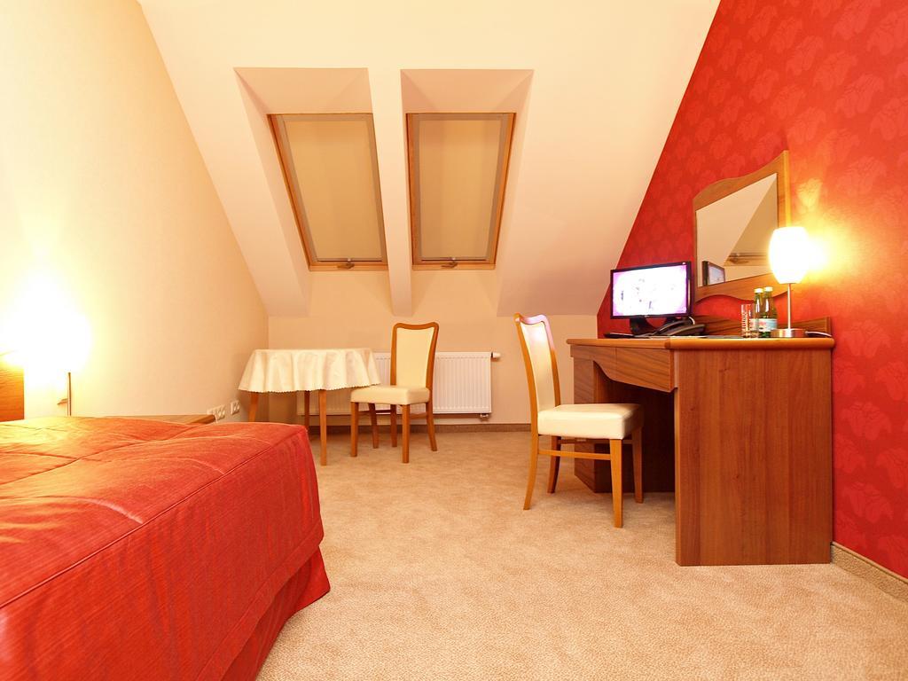 Hotel Fajkier Kroczyce Exterior photo